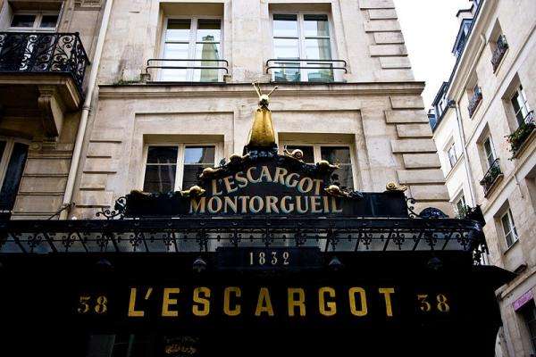 Treat yourselves to a romantic getaway in Paris