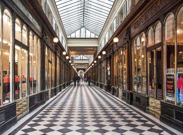 Let’s take a walk in the arcades!